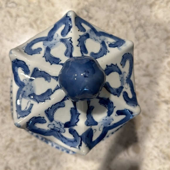 ANTIQUE~LARGE CHINESE~HEXAGONAL GINGER JAR W/LID~TRADITIONAL BLUE & WHITE~G22 - Picture 7 of 10